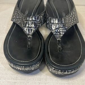 Donald J Pliner Sandals Shaheen Wedge Heels Slip on Thong Silver Size 8